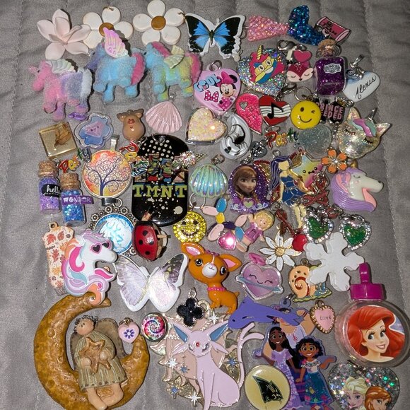 Large Mixed Pendant/Jewelry Findings Lot 5411 - Picture 1 of 5